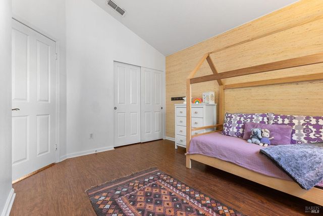 1040 Addison Cir, Petaluma, CA 94952