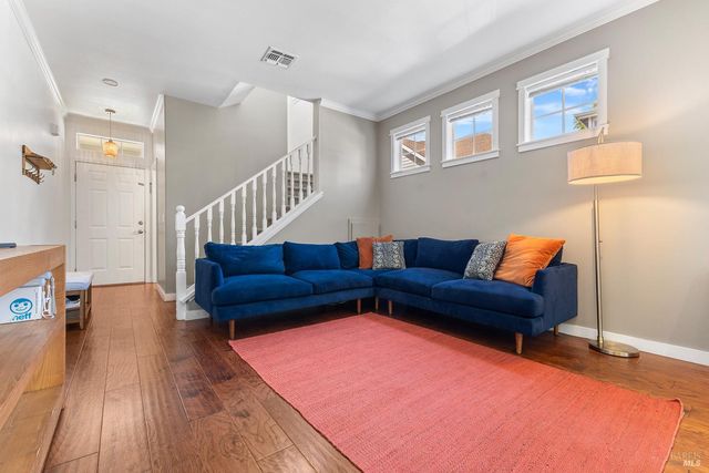 1040 Addison Cir, Petaluma, CA 94952