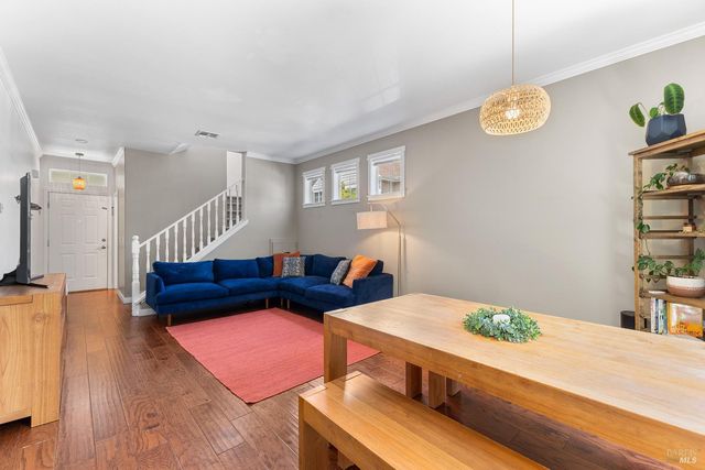 1040 Addison Cir, Petaluma, CA 94952