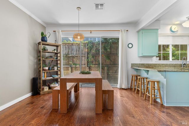 1040 Addison Cir, Petaluma, CA 94952