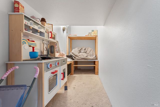 1040 Addison Cir, Petaluma, CA 94952