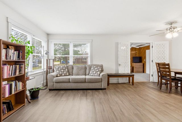 28 N Spencer STREET, Elkhorn, WI 53121