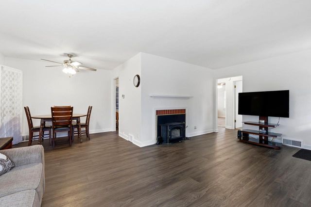 28 N Spencer STREET, Elkhorn, WI 53121