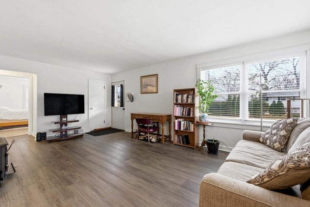 28 N Spencer STREET, Elkhorn, WI 53121