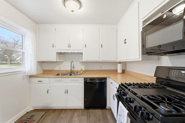 28 N Spencer STREET, Elkhorn, WI 53121