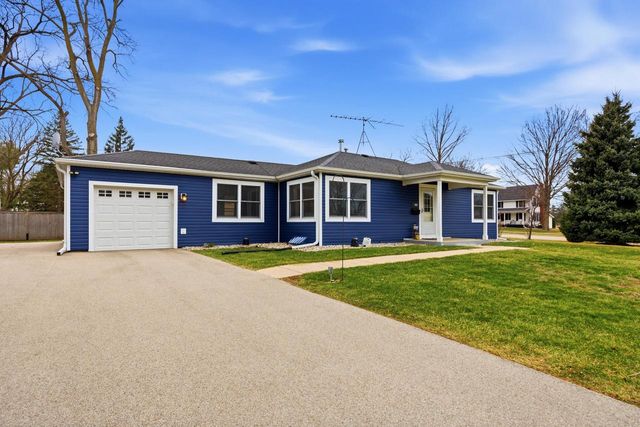 28 N Spencer STREET, Elkhorn, WI 53121