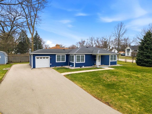 28 N Spencer STREET, Elkhorn, WI 53121