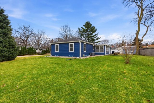 28 N Spencer STREET, Elkhorn, WI 53121