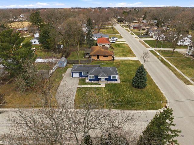28 N Spencer STREET, Elkhorn, WI 53121