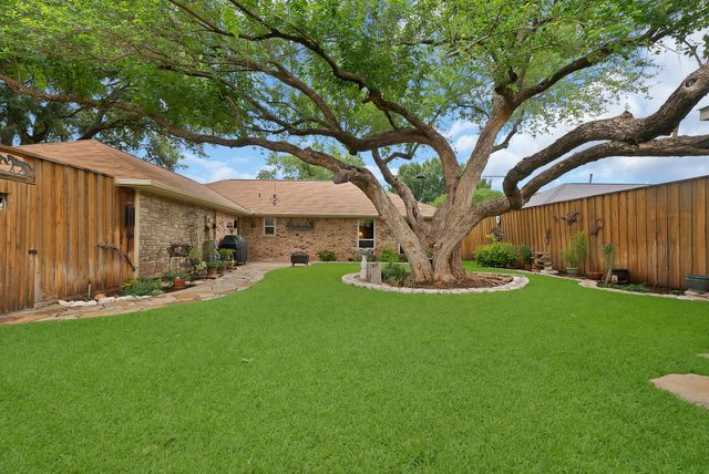 1600 Delaford Drive, Carrollton, TX 75007