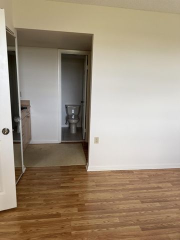 3710 Whitehall Drive 401, West Palm Beach, FL 33401