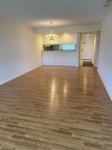 3710 Whitehall Drive 401, West Palm Beach, FL 33401