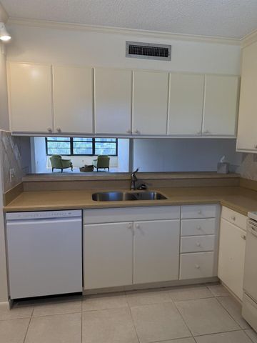 3710 Whitehall Drive 401, West Palm Beach, FL 33401