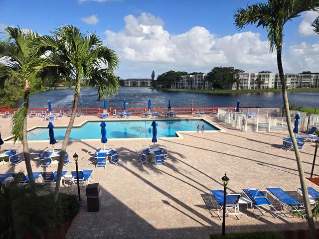 1831 Sabal Palm Drive 303, Davie, FL 33324