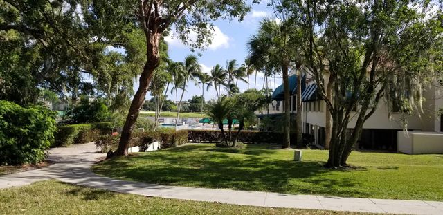 1831 Sabal Palm Drive 303, Davie, FL 33324