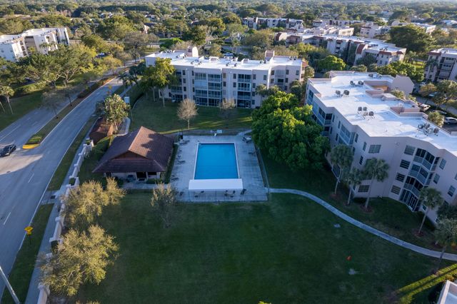 1831 Sabal Palm Drive 303, Davie, FL 33324