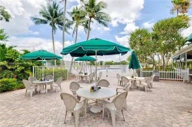 1831 Sabal Palm Drive 303, Davie, FL 33324