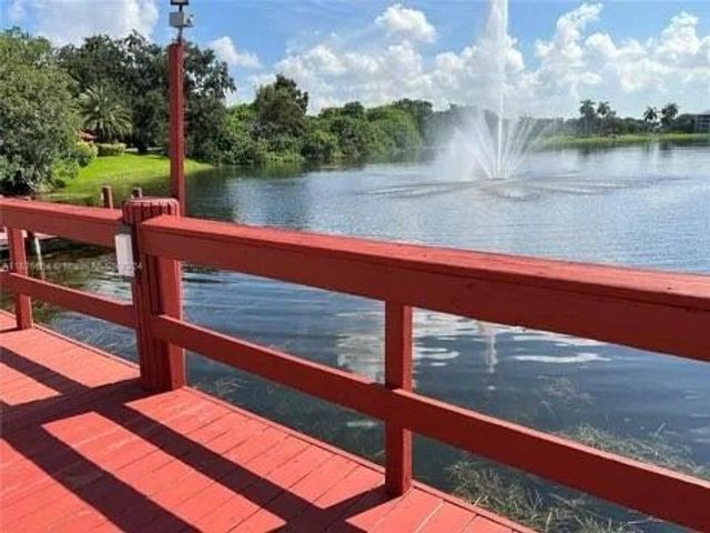 1831 Sabal Palm Drive 303, Davie, FL 33324