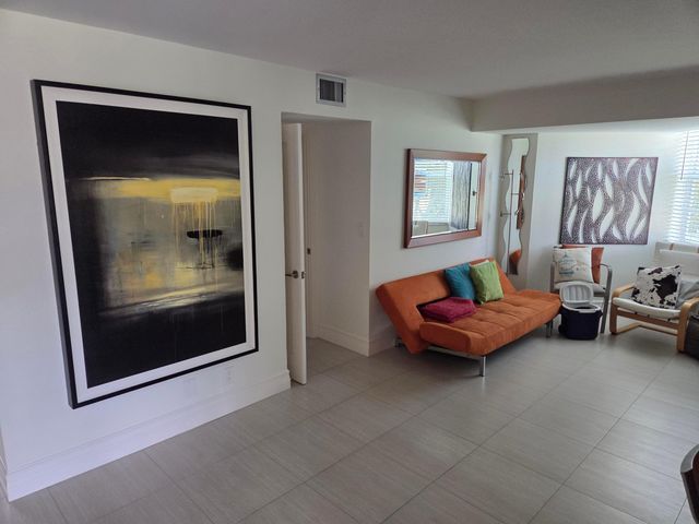 1831 Sabal Palm Drive 303, Davie, FL 33324