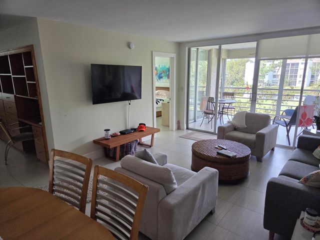 1831 Sabal Palm Drive 303, Davie, FL 33324