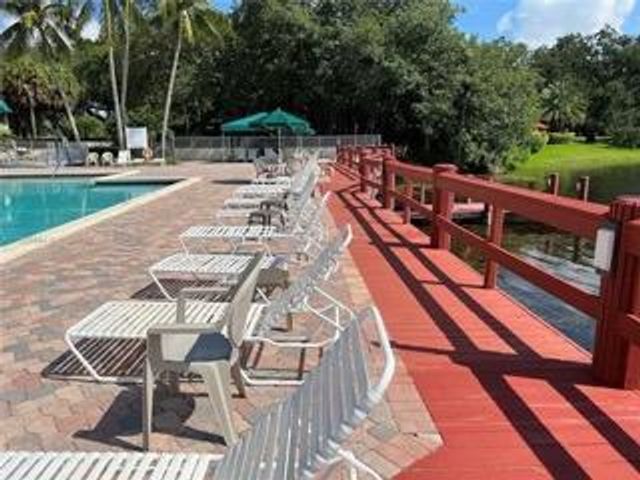1831 Sabal Palm Drive 303, Davie, FL 33324