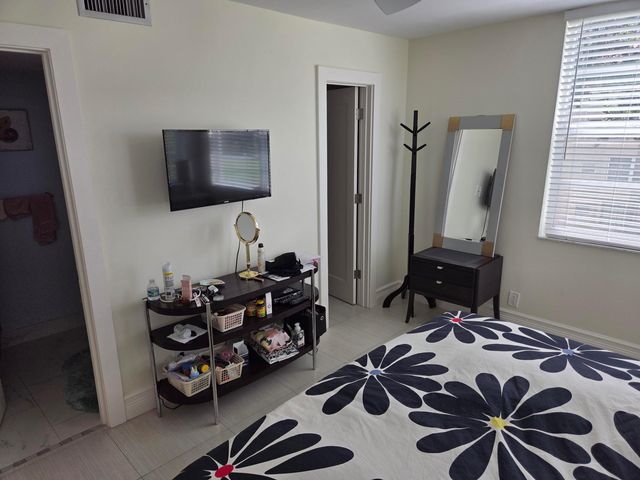 1831 Sabal Palm Drive 303, Davie, FL 33324