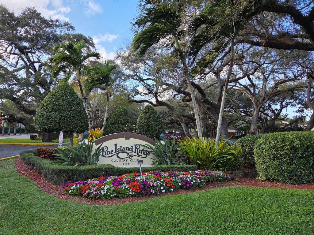 1831 Sabal Palm Drive 303, Davie, FL 33324