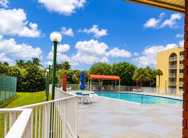 6980 NW 186TH Street 3-523A, Hialeah, FL 33015