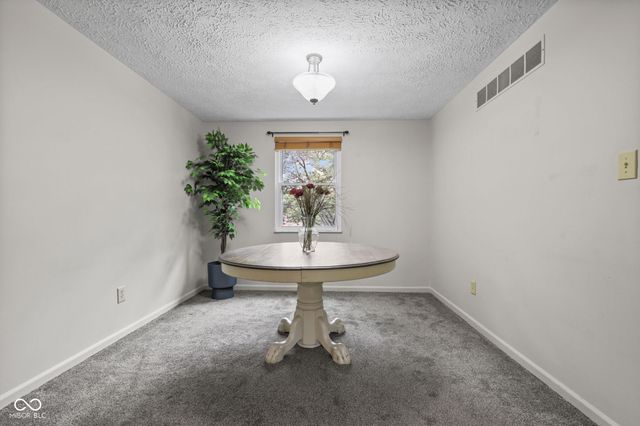 525 N Greenbriar Drive, Greenwood, IN 46142