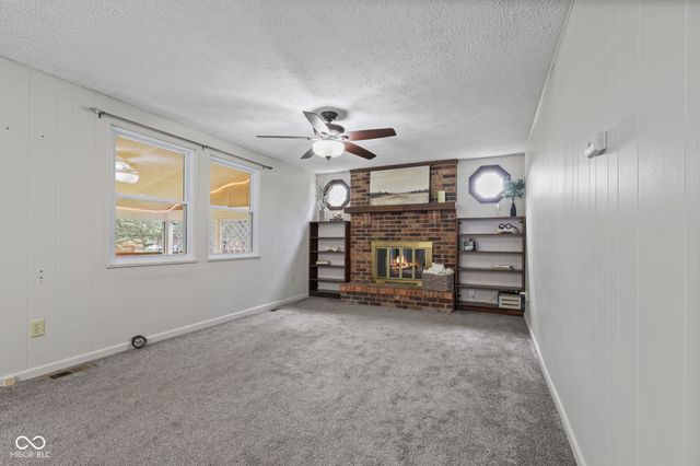 525 N Greenbriar Drive, Greenwood, IN 46142