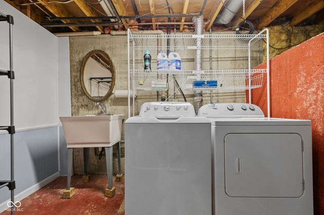 525 N Greenbriar Drive, Greenwood, IN 46142