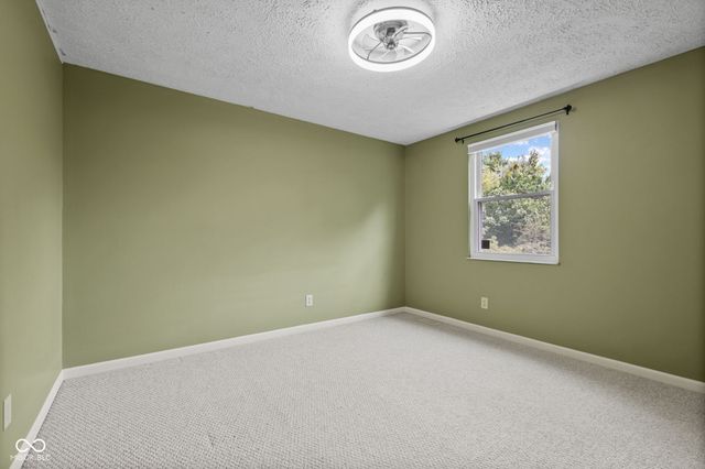 525 N Greenbriar Drive, Greenwood, IN 46142