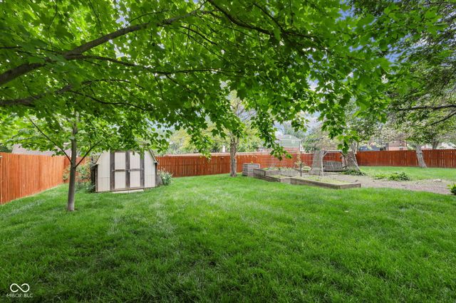525 N Greenbriar Drive, Greenwood, IN 46142
