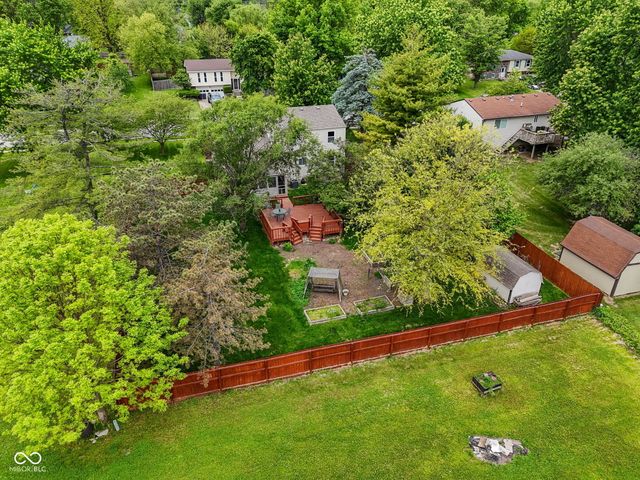 525 N Greenbriar Drive, Greenwood, IN 46142