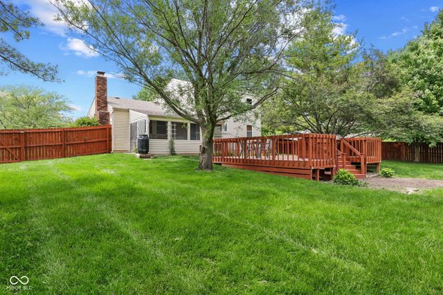 525 N Greenbriar Drive, Greenwood, IN 46142