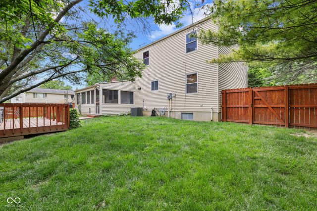 525 N Greenbriar Drive, Greenwood, IN 46142