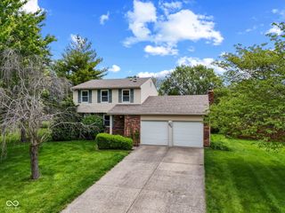 525 N Greenbriar Drive, Greenwood, IN 46142