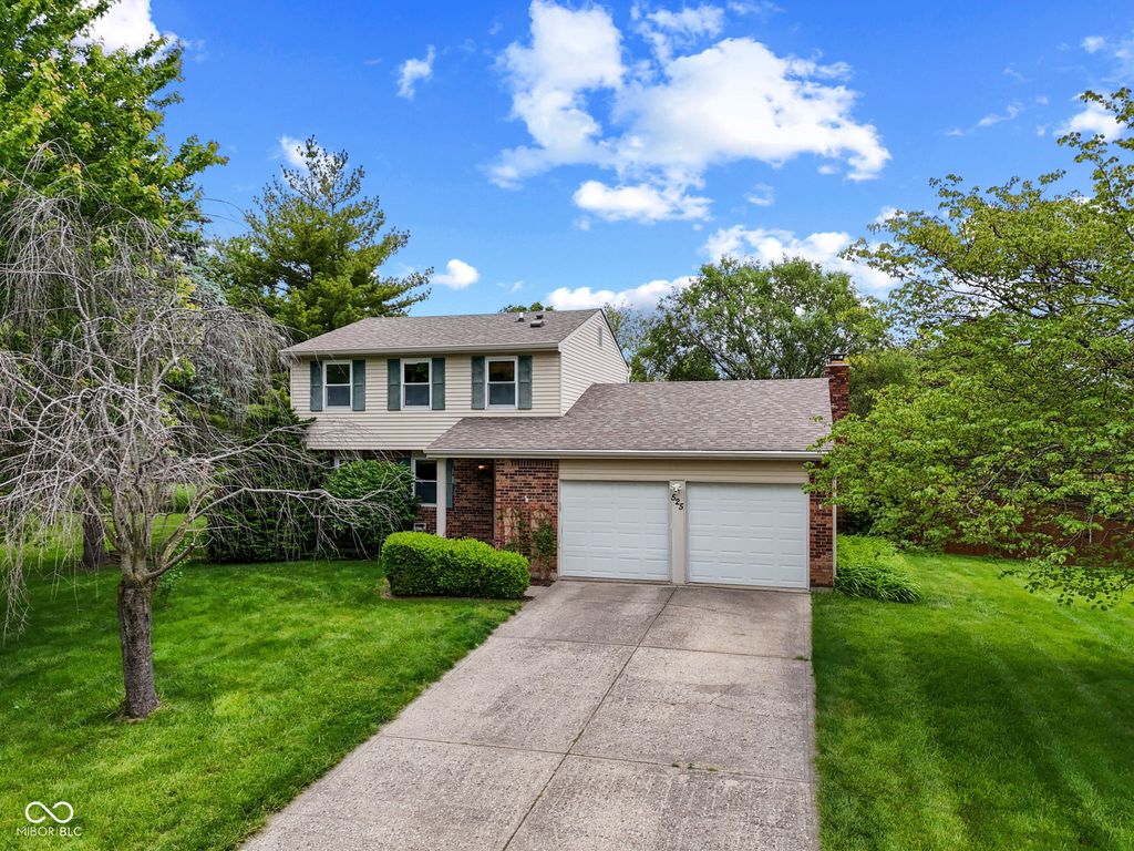 525 N Greenbriar Drive, Greenwood, IN 46142