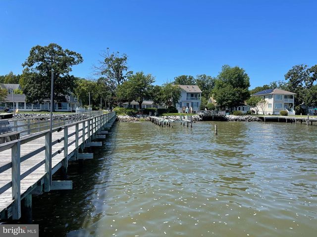 4727 OAK RD, Shady Side, MD 20764