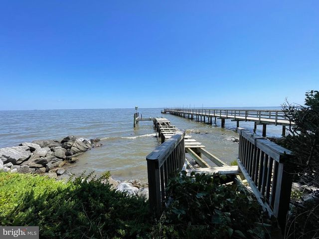 4727 OAK RD, Shady Side, MD 20764