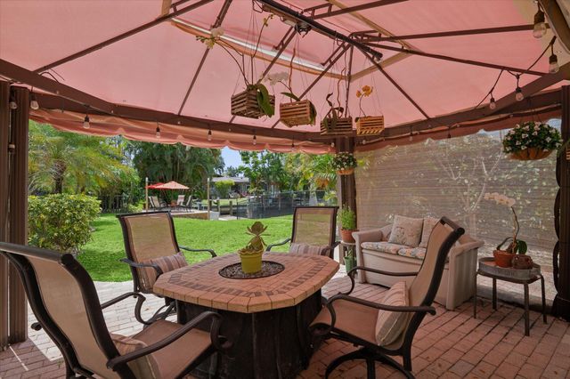 5900 SW 18th Street, Plantation, FL 33317