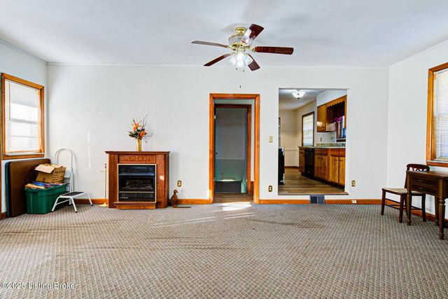4822 Dover Rd, Louisville, KY 40216