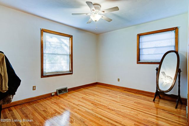 4822 Dover Rd, Louisville, KY 40216