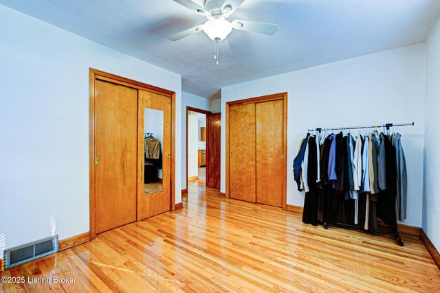 4822 Dover Rd, Louisville, KY 40216