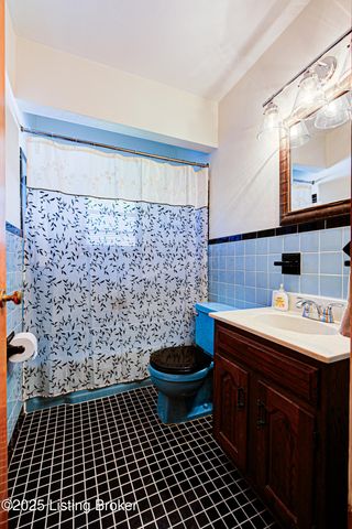 4822 Dover Rd, Louisville, KY 40216