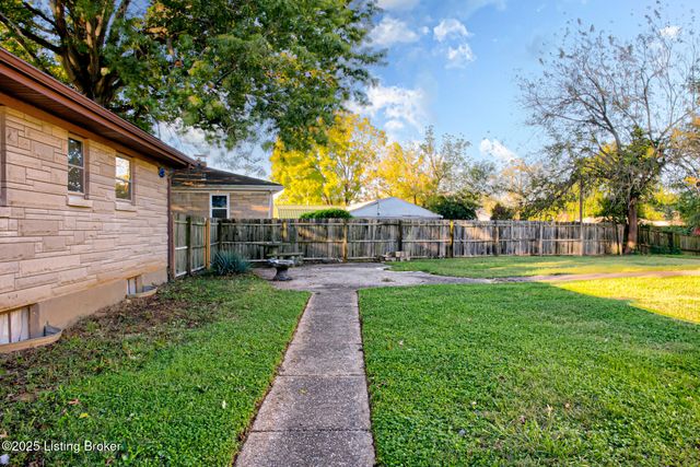 4822 Dover Rd, Louisville, KY 40216
