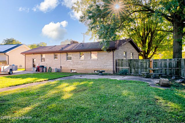 4822 Dover Rd, Louisville, KY 40216