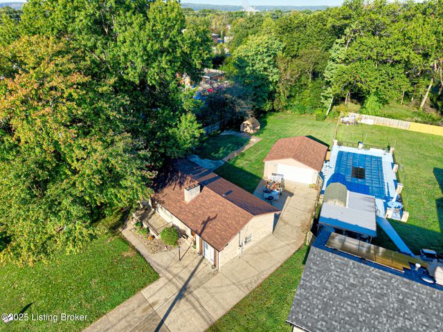 4822 Dover Rd, Louisville, KY 40216