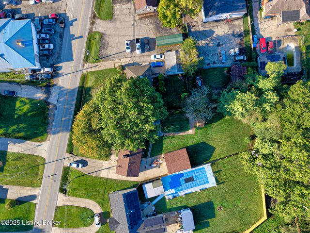 4822 Dover Rd, Louisville, KY 40216