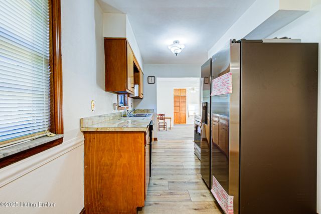 4822 Dover Rd, Louisville, KY 40216